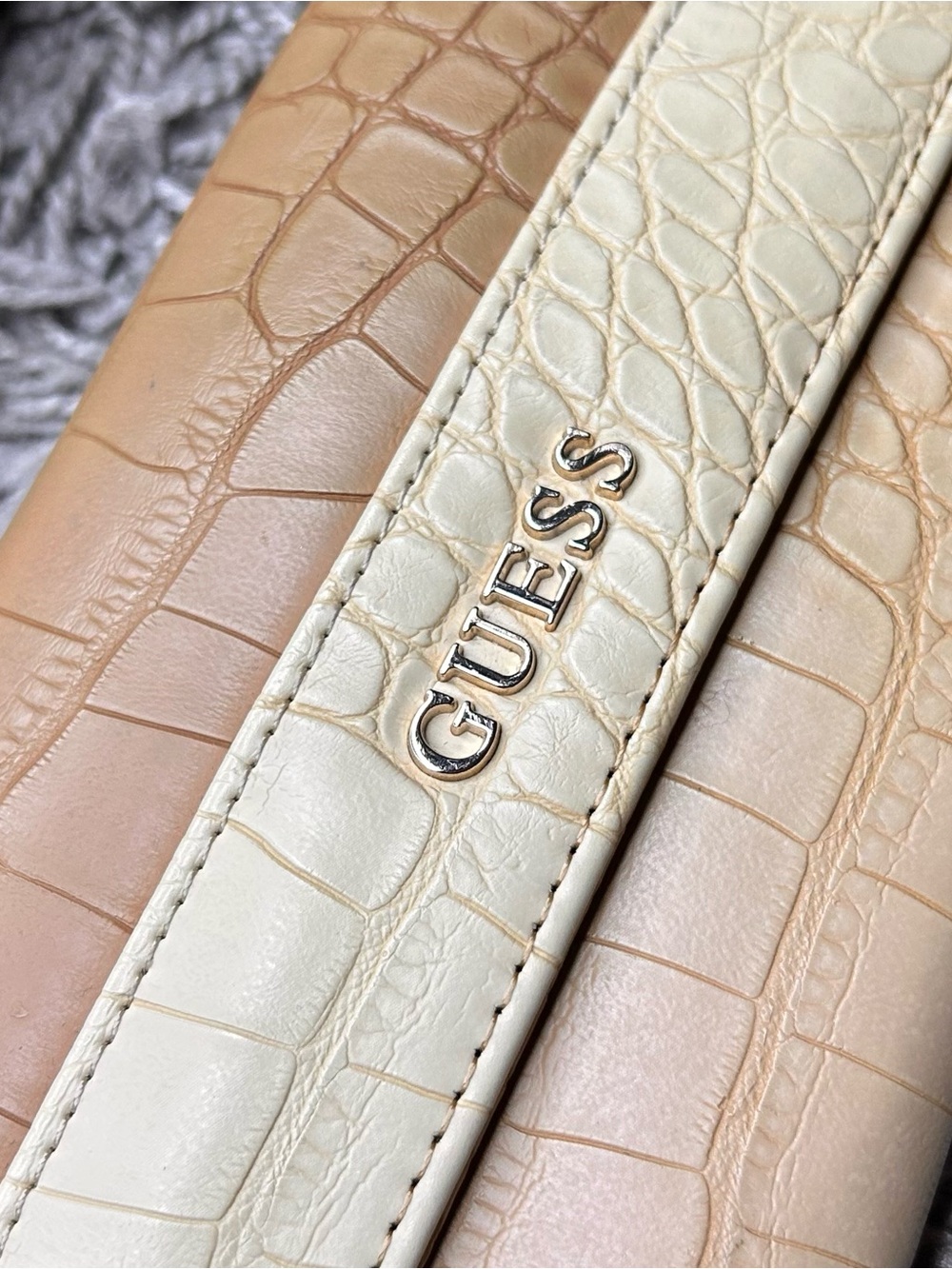 VTG y2k GUESS Two-Tone Croc-Embossed Shoulder Bag in Beige and Tan - Picture 3 of 7